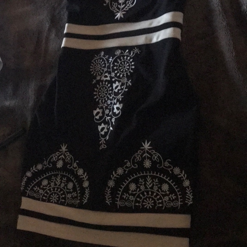 Beautiful dress - Picture 3 of 3